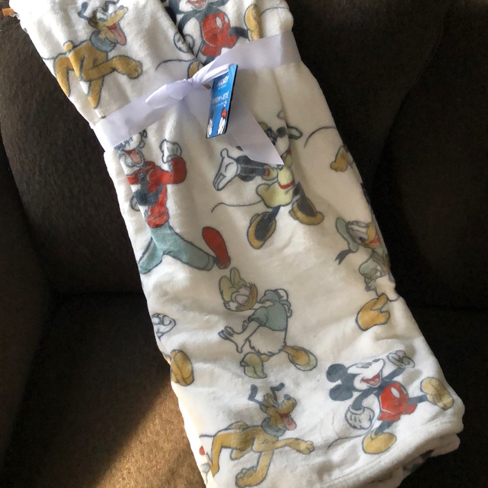 Disney MICKEY MOUSE & Friends Throw Blanket